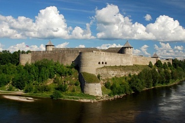 Две крепости средневековья:  Ивангород и Гдов